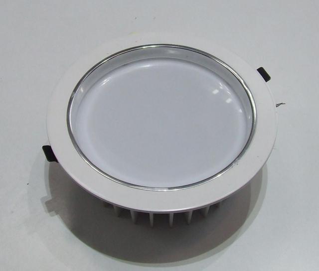 FROM CEILING LIGHT IN COOL WHITE ALUMINUM