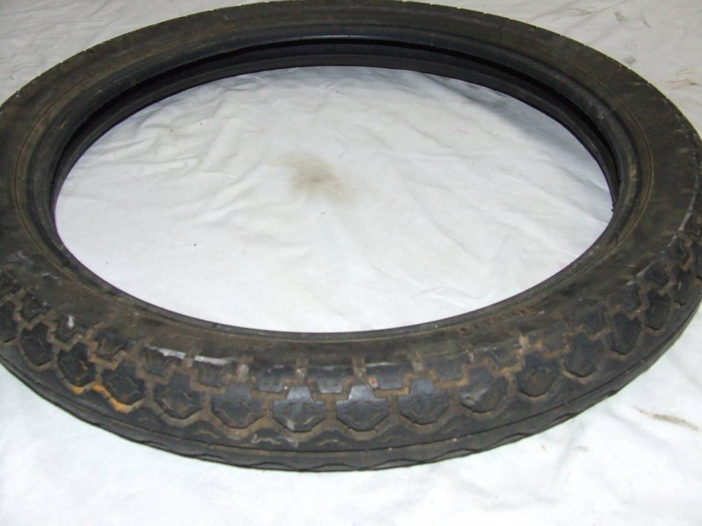 PNEUMATICO PIRELLI 2,75 /18 PER MOTO D'EPOCA MODELLO MT 15 POSTE PNEUMATICO PIRELLI 2,75 /18 PER MOTO D'EPOCA MODELLO MT 15 POSTE