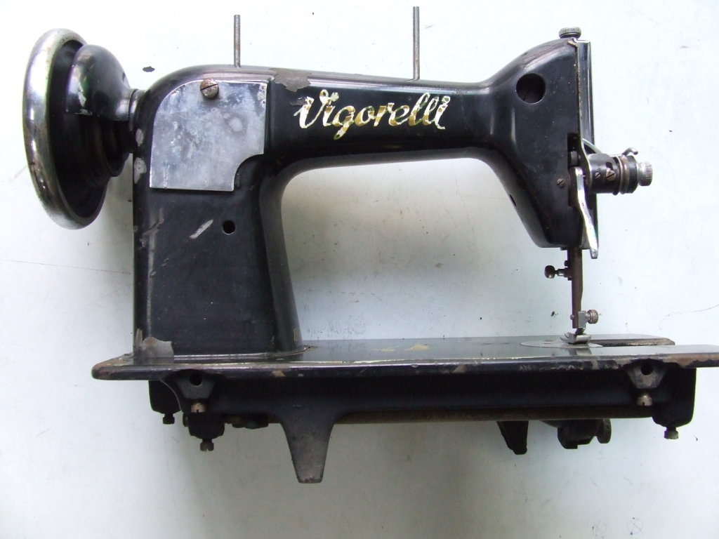 VIGORELLI MACCHINA PER CUCIRE ANNI 30 DA RESTAURARE VIGORELLI MACCHINA PER CUCIRE ANNI 30 DA RESTAURARE
