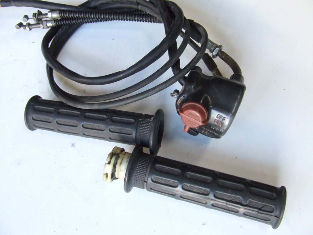 HONDA 400 FOUR ANNI 70 COMANDO AL MANUBRIO ACCELERATORE USATO HONDA 400 FOUR ANNI 70 COMANDO AL MANUBRIO ACCELERATORE USATO
