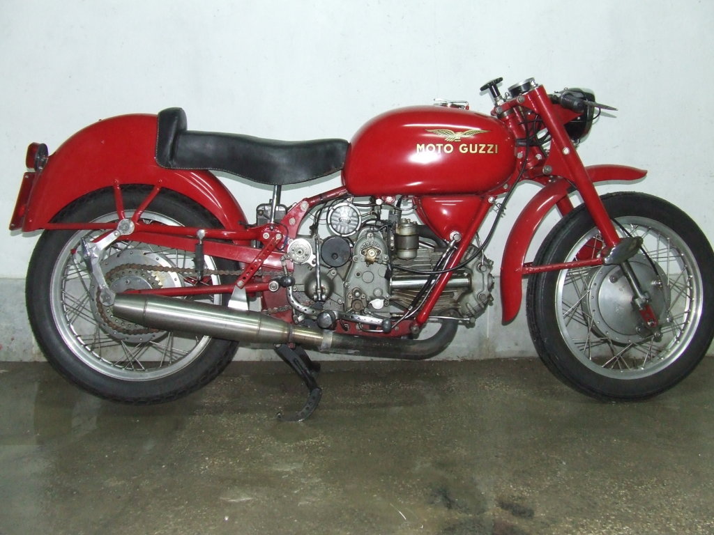 MOTO GUZZI FALCONE GENNAIO 1952 ALLESTIMENTO GARA - Clicca l'immagine per chiudere