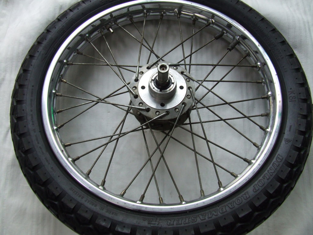 HONDA 400 FOUR ANNI 70 RUOTA ANTERIORE USATO HONDA 400 FOUR ANNI 70 RUOTA ANTERIORE USATO
