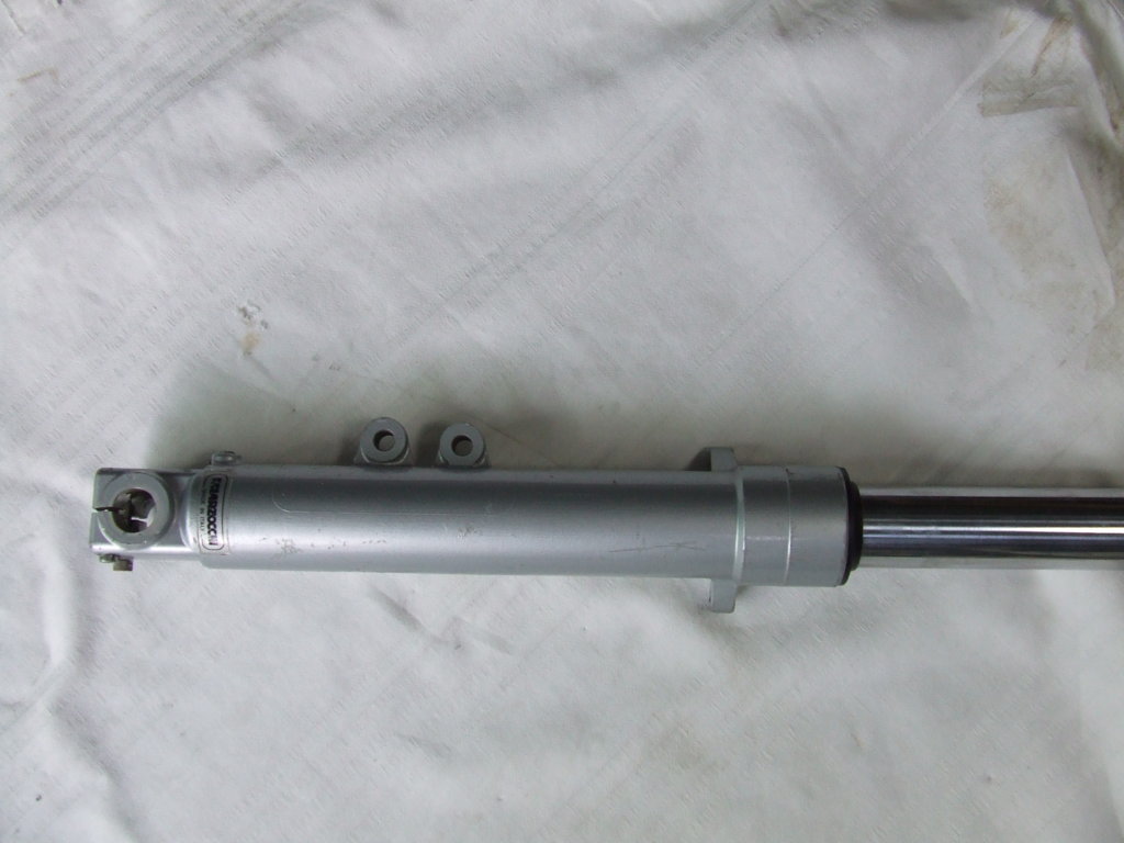 MOTO GUZZI 1100 CC SPORT STELO DESTRO FORCELLA ANTERIORE MOTO GUZZI 1100 CC SPORT STELO DESTRO FORCELLA ANTERIORE
