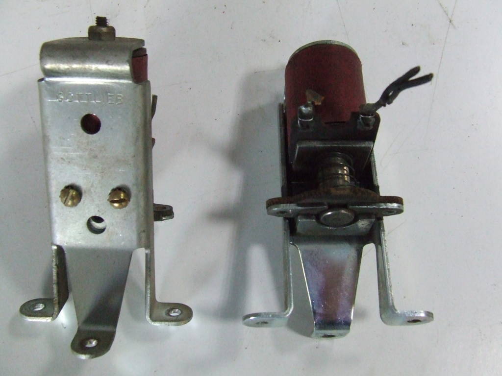 GOTTLIEB FLIPPER SKY DIVE BOBINA 2 OHM SUPPORTO ORIGINALE USATO GOTTLIEB FLIPPER SKY DIVE BOBINA 2 OHM SUPPORTO ORIGINALE USATO