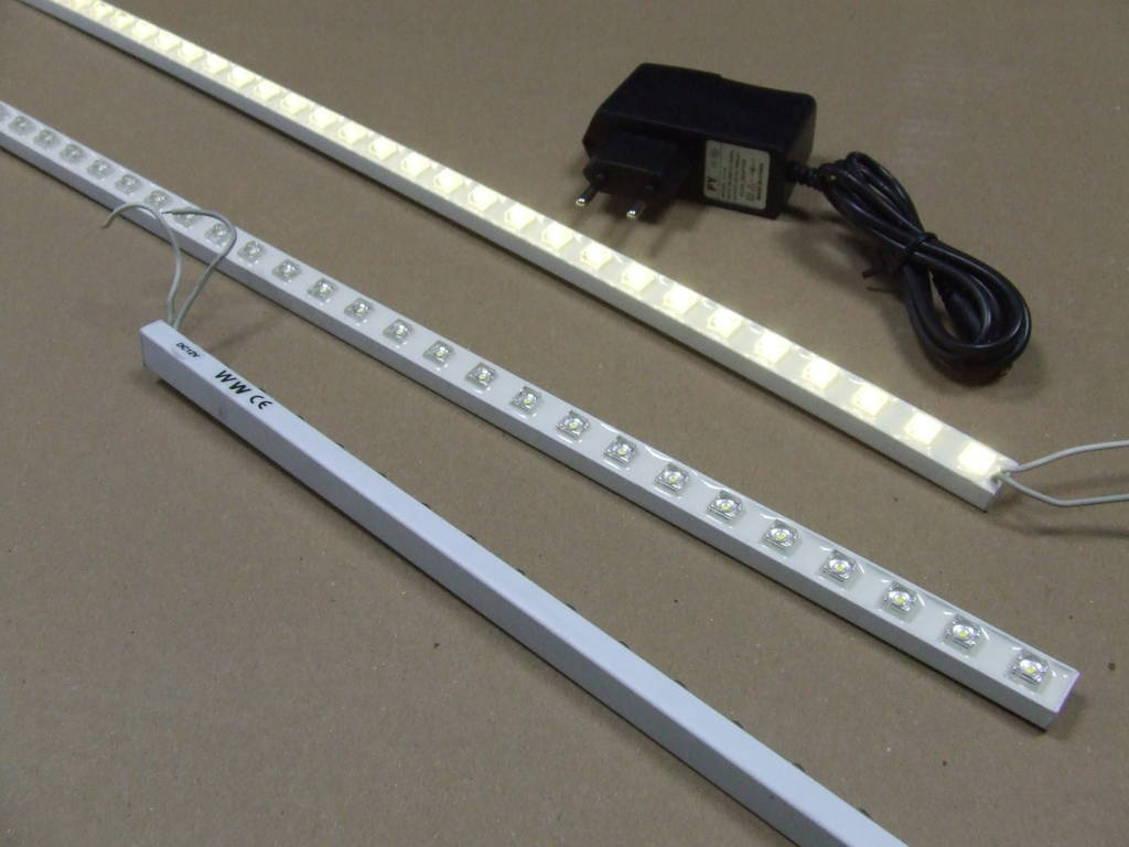 BARRA ALLOGGIATA IN BINARIO IN PVC RESINATO CON 30 LED B. CALDO BARRA ALLOGGIATA IN BINARIO IN PVC RESINATO CON 30 LED B. CALDO