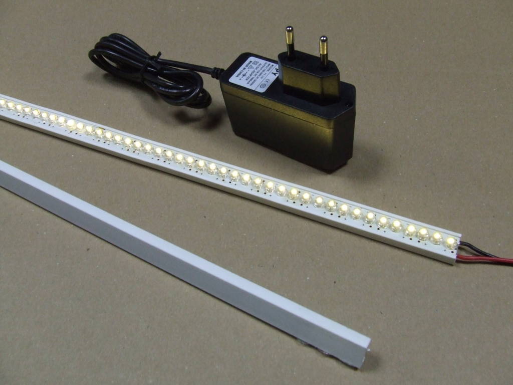 BARRA ALLOGGIATA IN BINARIO IN PVC CON 75 LED B.CALDO - Clicca l'immagine per chiudere