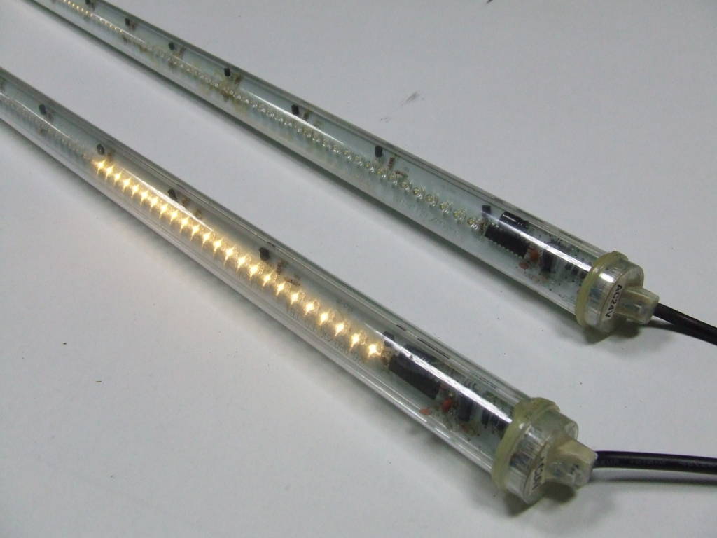 TUBO 1 MT CON 96 LED SCORREVOLI COLORE BIANCO CALDO AC 24 VOLT TUBO 1 MT CON 96 LED SCORREVOLI COLORE BIANCO CALDO AC 24 VOLT