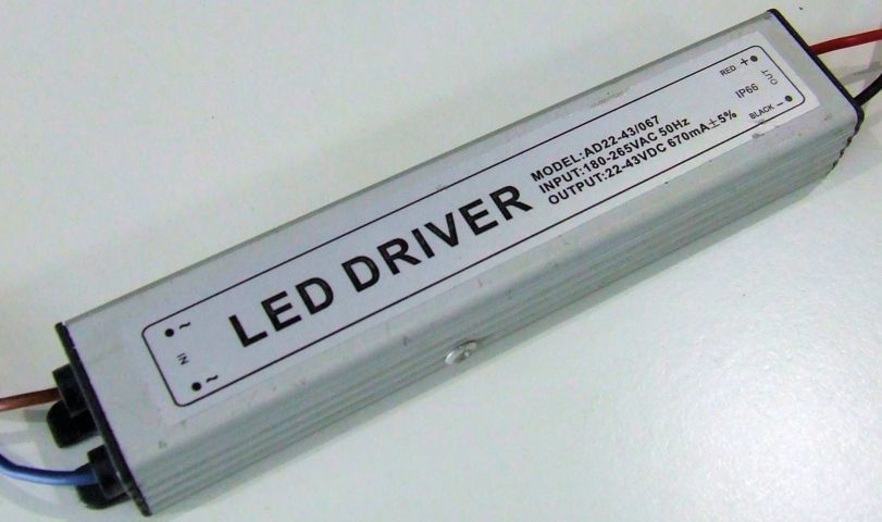 ALIMENTATORE DRIVER PER 12 LED DA 3 WATT