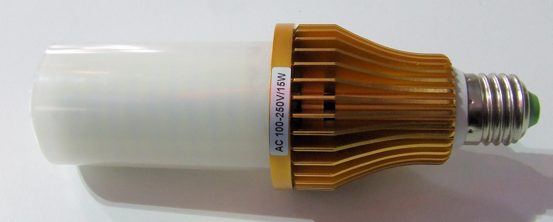 LAMPADA TECNOLOGIA A LED 220V 15W BIANCO FREDDO 6500 KELVIN LAMPADA TECNOLOGIA A LED 220V 15W BIANCO FREDDO 6500 KELVIN