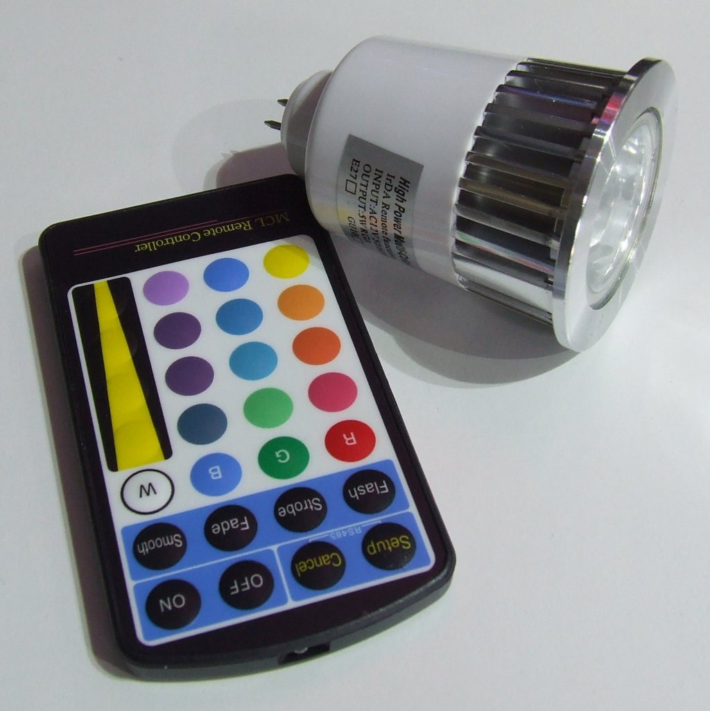 LAMPADA RGB 12V CON RADIOCOMANDO LED 5WATT