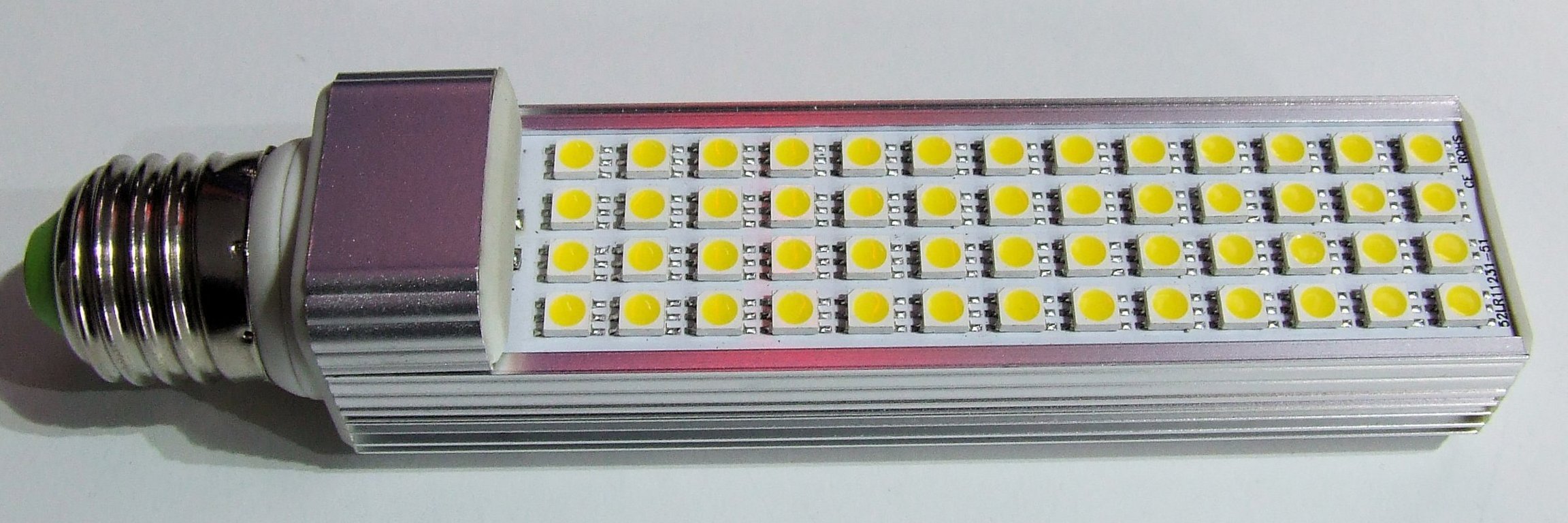 LAMPADA 52 LED ATTACCO E27 BIANCO CALDO 4000 KELVIN LAMPADA 52 LED ATTACCO E27 BIANCO CALDO 4000 KELVIN