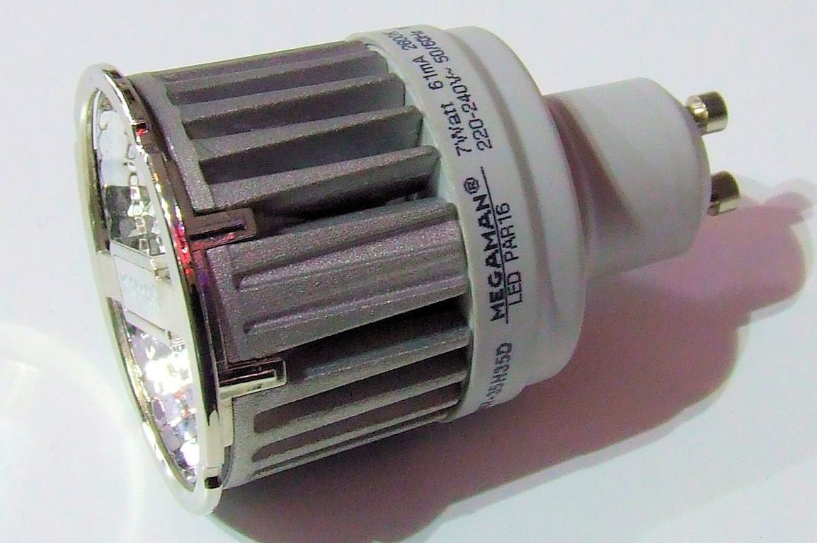 LAMPADA SPOT 7 WATT GU10 220 VOLT BIANCO CALDO 2800 KELVIN LAMPADA SPOT 7 WATT GU10 220 VOLT BIANCO CALDO 2800 KELVIN