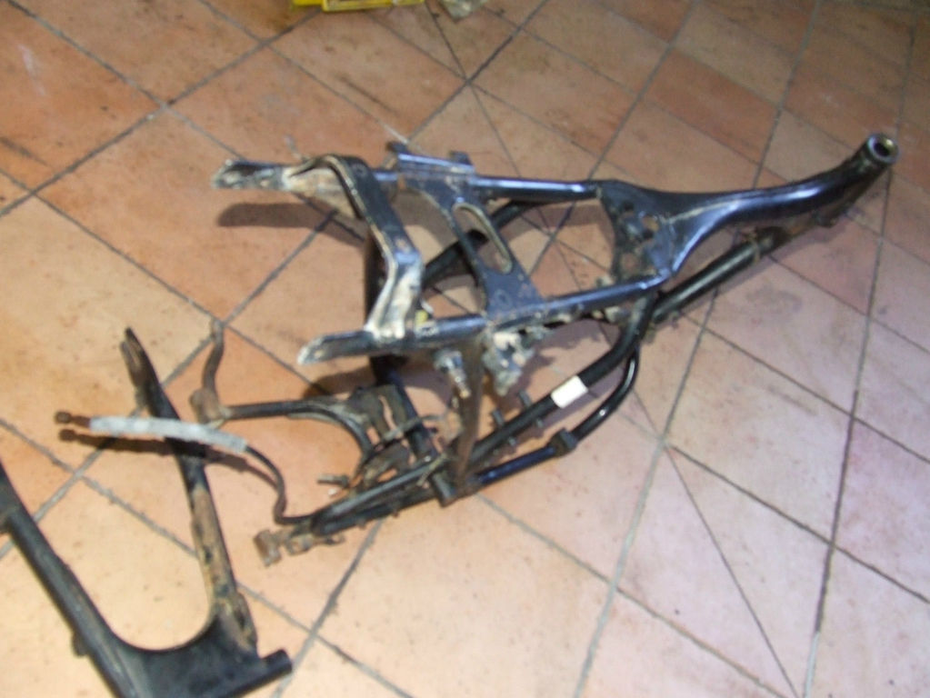 HONDA 400 FOUR TELAIO MOTO DEMOLITA SENZA DOCUMENTI HONDA 400 FOUR TELAIO MOTO DEMOLITA SENZA DOCUMENTI