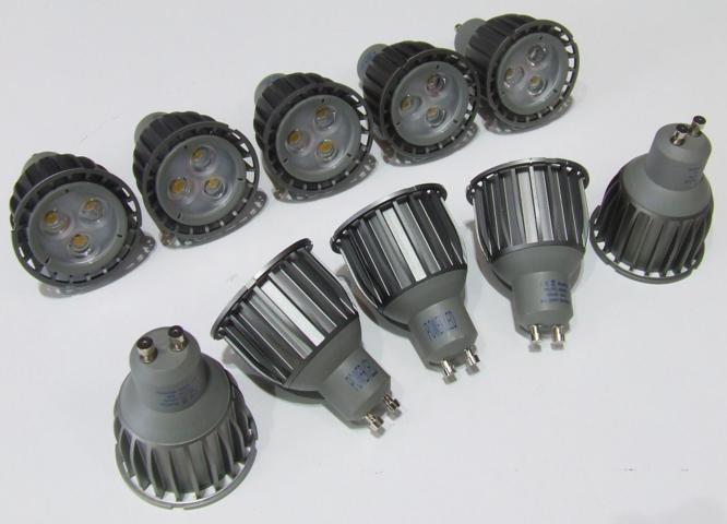 LAMPADA LED ATTACCO GU10 220 VOLT 6000 KELVIN BIANCO FREDDO LAMPADA LED ATTACCO GU10 220 VOLT 6000 KELVIN BIANCO FREDDO