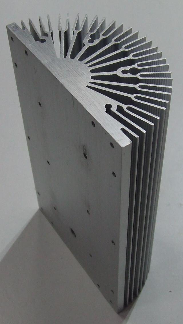 PIASTRA IN ALLUMINIO DISSIPANTE PER POWER LED PIASTRA IN ALLUMINIO DISSIPANTE PER POWER LED