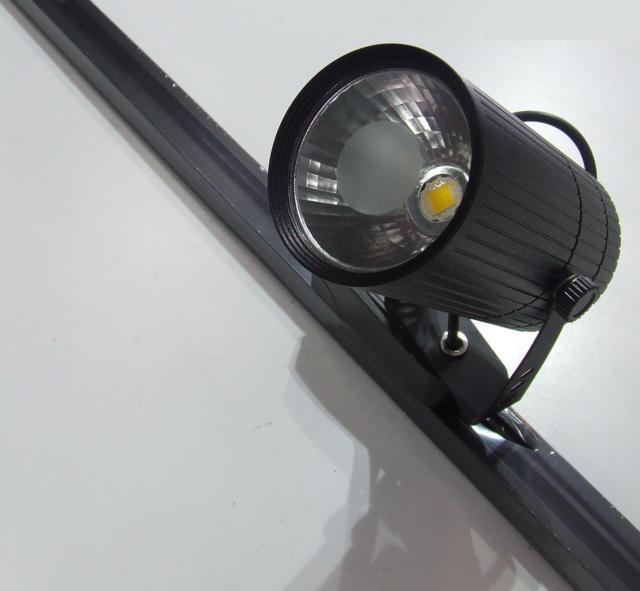 FARETTO TECNOLOGIA A LED SU BINARIO 10 WATT BIANCO CALDO FARETTO TECNOLOGIA A LED SU BINARIO 10 WATT BIANCO CALDO