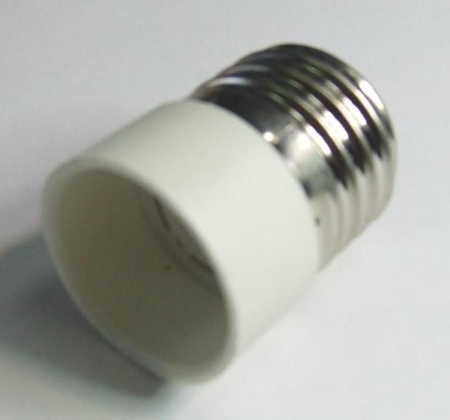 ADATTATORE PER LAMPADE CON ATTACCO E27 SU ATTACCO E14 ADATTATORE PER LAMPADE CON ATTACCO E27 SU ATTACCO E14