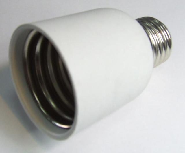 ADATTATORE PER LAMPADE CON ATTACCO EDISON DA E27 A E40 ADATTATORE PER LAMPADE CON ATTACCO EDISON DA E27 A E40