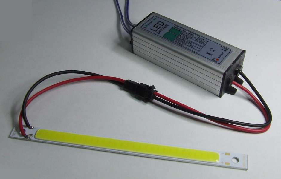 BARRA COB LED 10WATT LUCE FREDDA 6000°KELVIN CON DRIVER BARRA COB LED 10WATT LUCE FREDDA 6000°KELVIN CON DRIVER