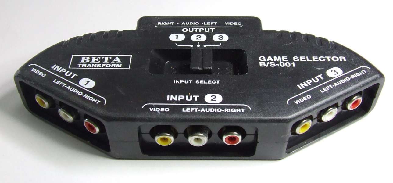 ADAPTER 3 RCA INPUTS 1 OUTPUT