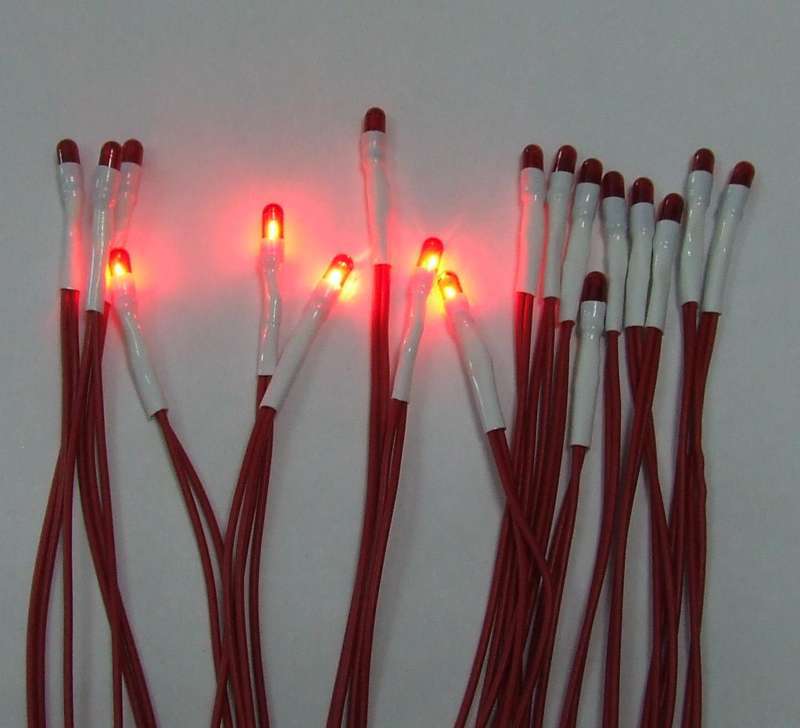 LAMPADINA A FILAMENTO DI COLORE ROSSO