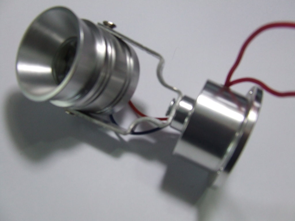 FARETTO SPOT IN ALLUMINIO CON LED DA 1 WATT 6500 KELVIN 3,6 VOLT FARETTO SPOT IN ALLUMINIO CON LED DA 1 WATT 6500 KELVIN 3,6 VOLT