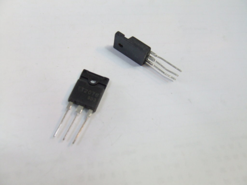 TT 2076 TRANSISTOR ISOLATO PEZZI 1