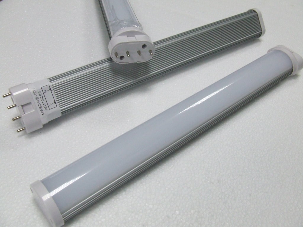 LAMPADA TECNOLOGIA LED LUCE BIANCA 6500 KELVIN AC 220 VOLT 2G11 LAMPADA TECNOLOGIA LED LUCE BIANCA 6500 KELVIN AC 220 VOLT 2G11
