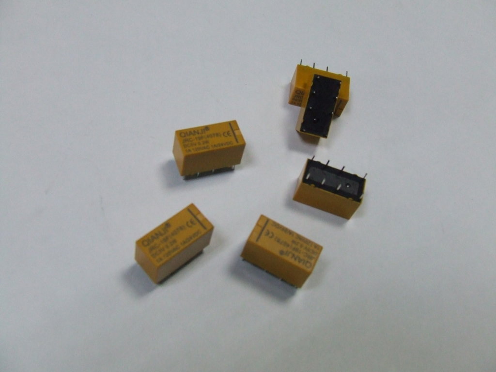 RELE 5 VOLT 2 SCAMBI 0,2W 1A 120VAC 1A 24VDC 8 PIN KIT 5 PEZZI RELE 5 VOLT 2 SCAMBI 0,2W 1A 120VAC 1A 24VDC 8 PIN KIT 5 PEZZI