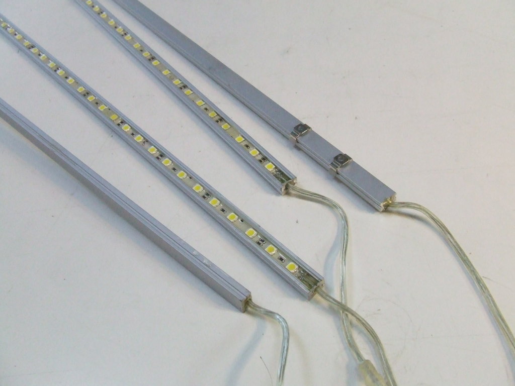 BARRE DA 1 MT CON 60 LED 5050 LUCE 4000-4500 KELVIN DC 12 VOLT C - Clicca l'immagine per chiudere