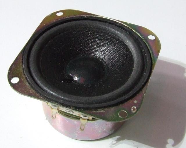 ALTOPARLANTE AMAGNETICO WOOFER 8,8 X 8,8 X 5,5 IMP 8 OHM