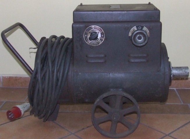 PELLIZZARI SALDATRICE ROTATIVA ANNI 30/40 220/380 VOLT PELLIZZARI SALDATRICE ROTATIVA ANNI 30/40 220/380 VOLT