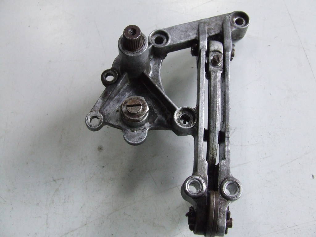 MOTO GUZZI STORNELLO SUPPORTO LEVA FRIZIONE E CAMBIO MARCE USATO MOTO GUZZI STORNELLO SUPPORTO LEVA FRIZIONE E CAMBIO MARCE USATO