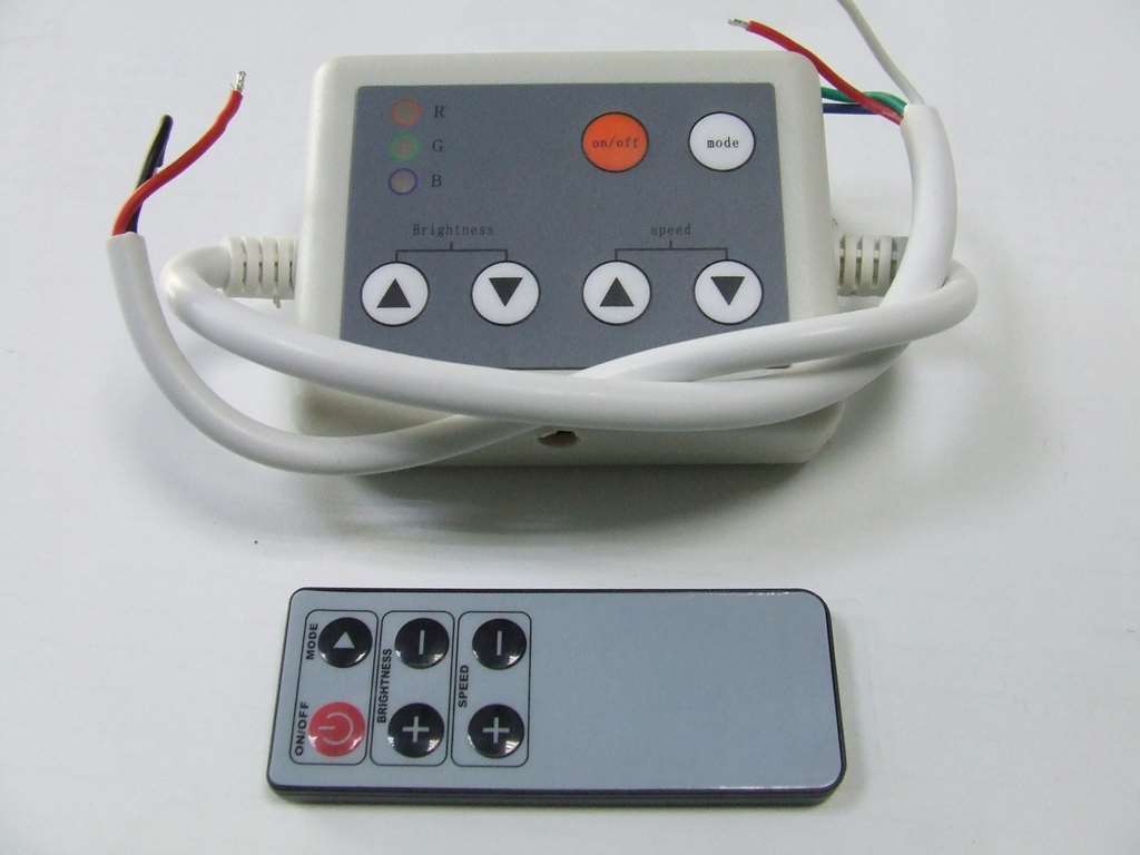 RGB CENTRALINA DC 12-24V 3 CANALI CATODO COMUNE RGB CENTRALINA DC 12-24V 3 CANALI CATODO COMUNE