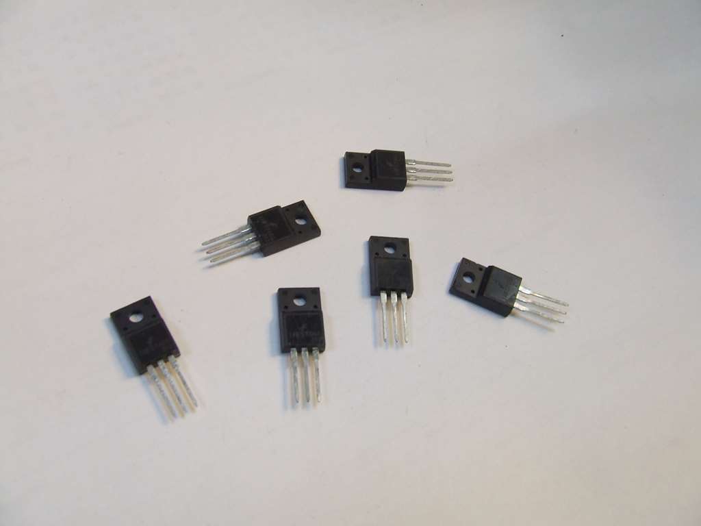 IRFS 740 TRANSISTOR ISOLATO PEZZI 1