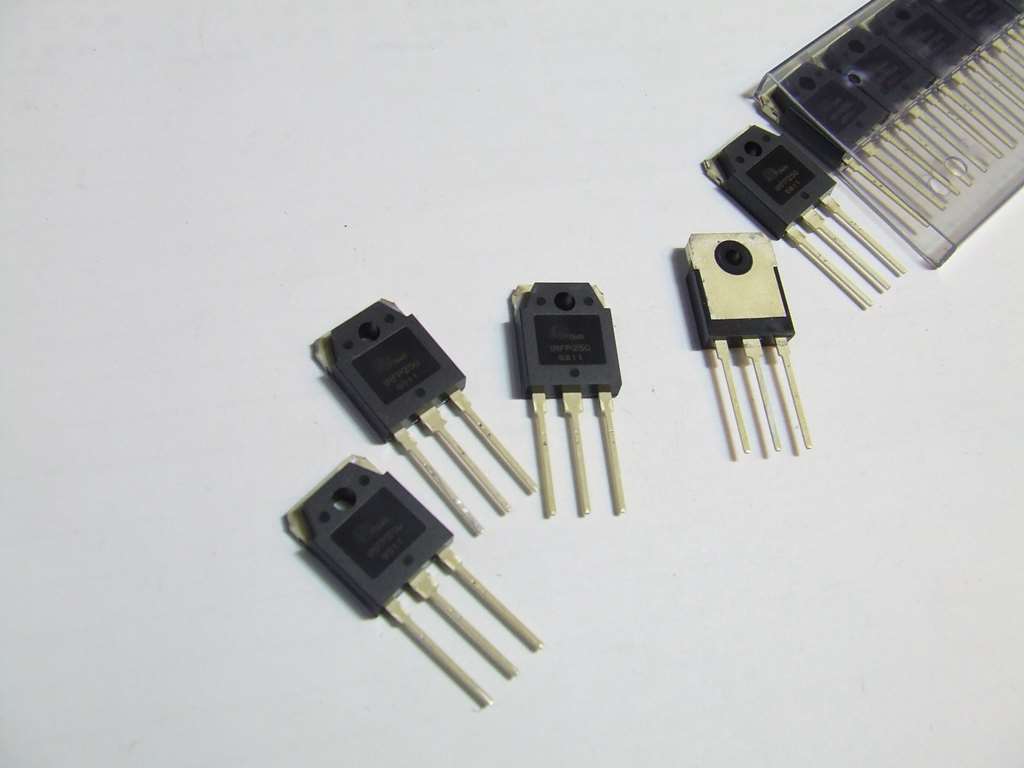 IRFP 250 TRANSISTOR MOSFET TO247 PEZZI 1 - Clicca l'immagine per chiudere