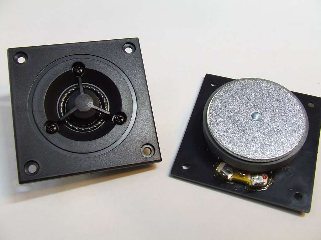 TWEETER UNIVOX 820DT1 8 OHM - Clicca l'immagine per chiudere