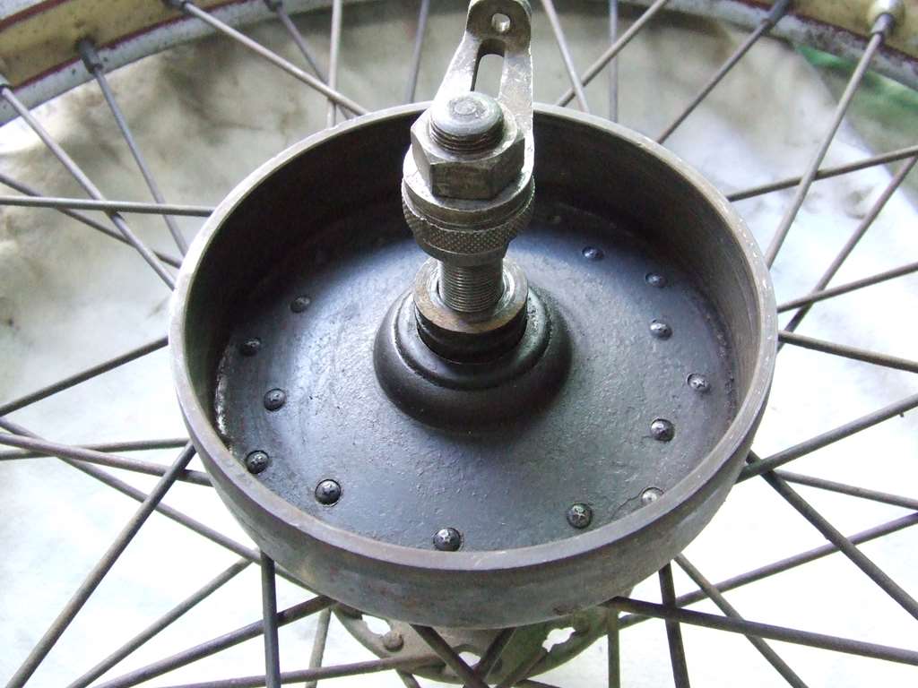 BIANCHI BIANCHINA 125 CC 1953 MOZZO RUOTA POSTERIORE USATO BIANCHI BIANCHINA 125 CC 1953 MOZZO RUOTA POSTERIORE USATO