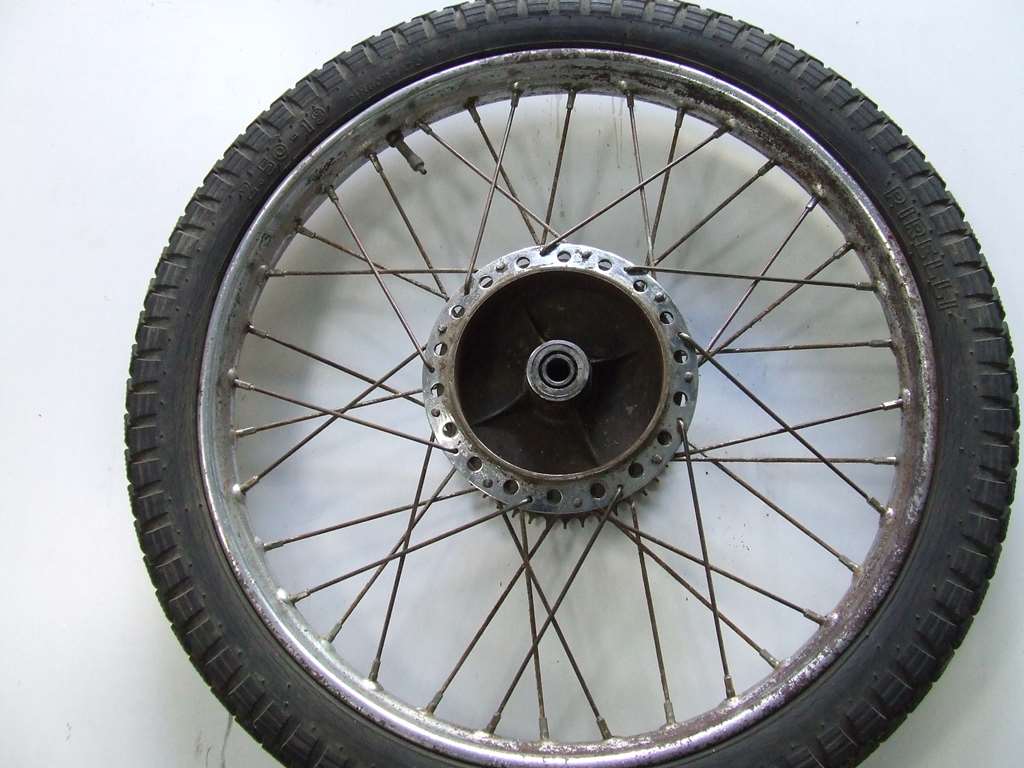 BENELLI LEONCINO 125 CC 1956 RUOTA POSTERIORE USATO BENELLI LEONCINO 125 CC 1956 RUOTA POSTERIORE USATO