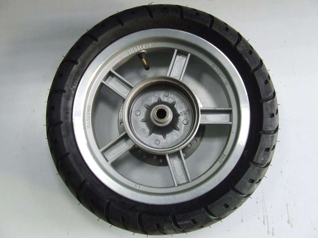 LAMBRETTA PATO 151CC PNEUMATICO POSTERIORE COMPLETO LAMBRETTA PATO 151CC PNEUMATICO POSTERIORE COMPLETO