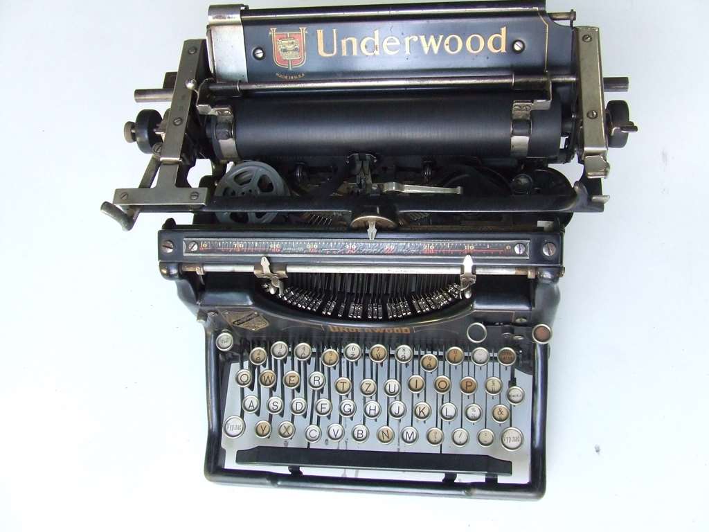 UNDERWOOD MACCHINA DA SCRIVERE ANNI '30 IN PERFETTO STATO - Clicca l'immagine per chiudere