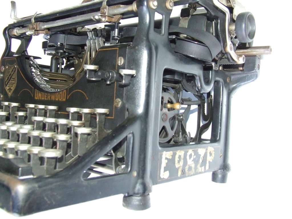 UNDERWOOD MACCHINA DA SCRIVERE ANNI '30 IN PERFETTO STATO - Clicca l'immagine per chiudere