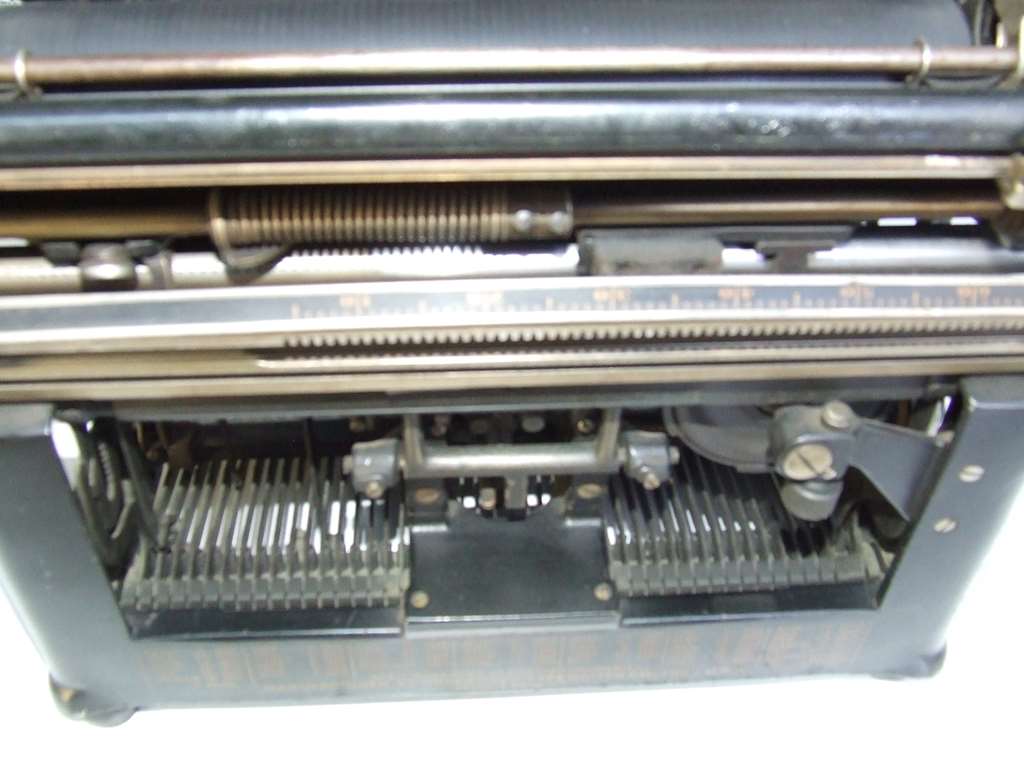 UNDERWOOD MACCHINA DA SCRIVERE ANNI '30 IN PERFETTO STATO - Clicca l'immagine per chiudere