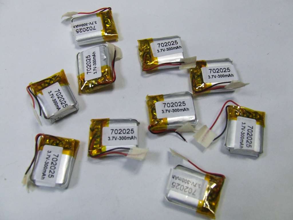 BATTERIA AI POLIMERI DI LITIO 25 X 20 X 7 MM 3,7 V 300 MAH BATTERIA AI POLIMERI DI LITIO 25 X 20 X 7 MM 3,7 V 300 MAH