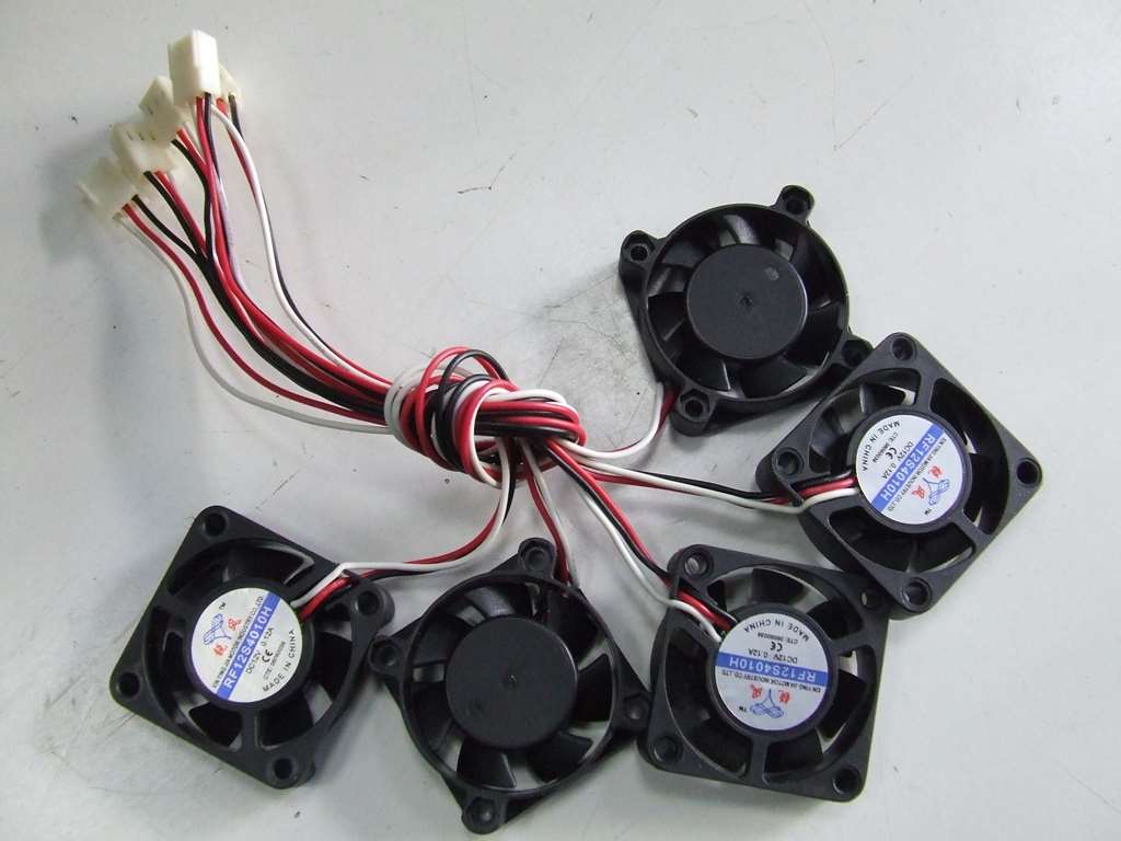 VENTOLA 40 X 40 X 10 MM 12 VOLT PER CPU - Clicca l'immagine per chiudere