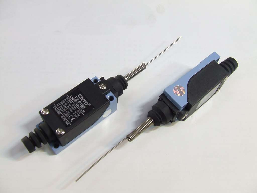 INTERRUTTORE SWITCH FINE CORSA CON ASTA SOTTILE AD AGO INTERRUTTORE SWITCH FINE CORSA CON ASTA SOTTILE AD AGO