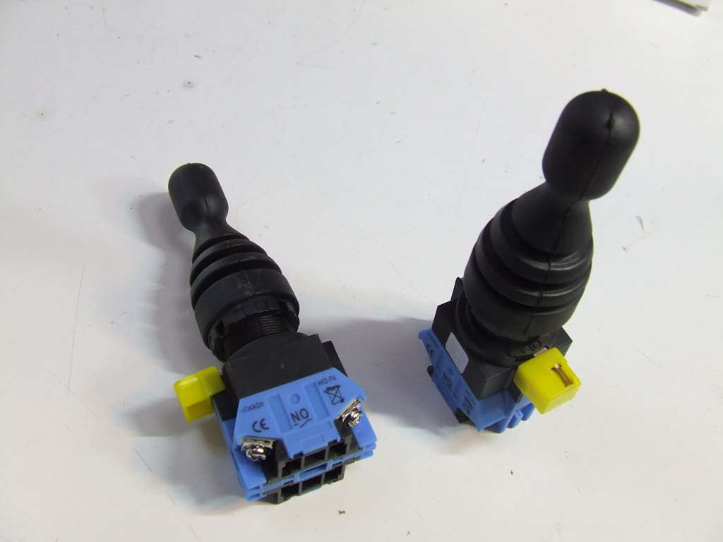 JOYSTICK INTERRUTTORE SPECIALE SENZA RITORNO JOYSTICK INTERRUTTORE SPECIALE SENZA RITORNO