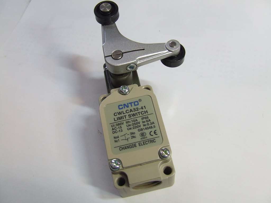 INTERRUTTORE SWITCH PROFESSIONALE CON DOPPIA LEVA INTERRUTTORE SWITCH PROFESSIONALE CON DOPPIA LEVA