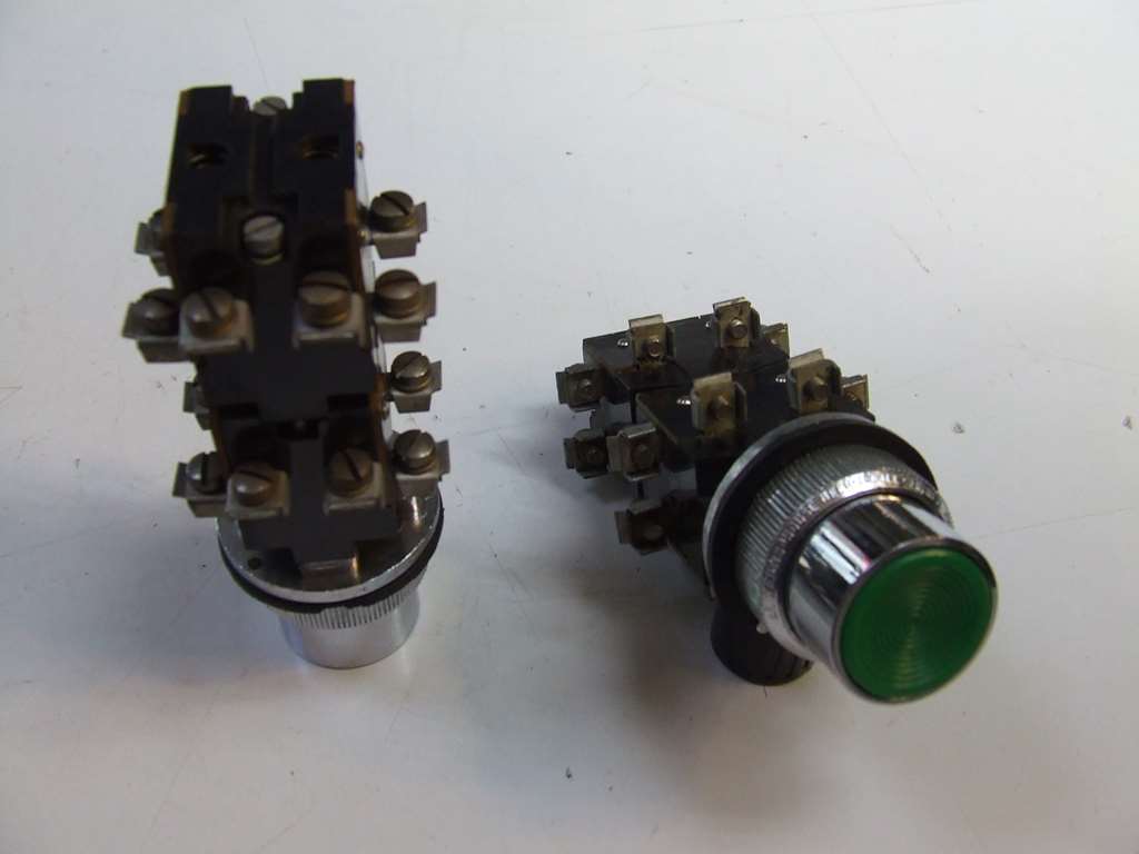PULSANTE SWITCH INDUSTRIALE SPECIALE QUADRUPLO PULSANTE SWITCH INDUSTRIALE SPECIALE QUADRUPLO