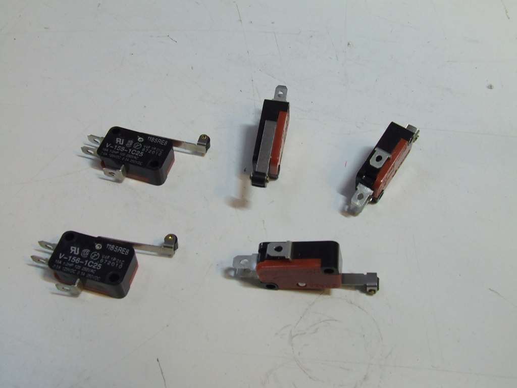 SWITCH CON LEVETTA LUNGA E ROTELLA IN PLASTICA SWITCH CON LEVETTA LUNGA E ROTELLA IN PLASTICA